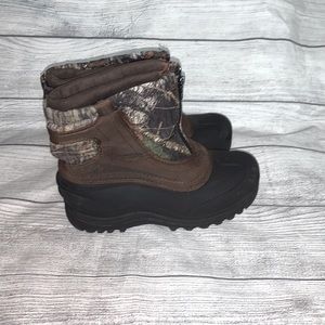Itasca Camouflage snow boots size 5